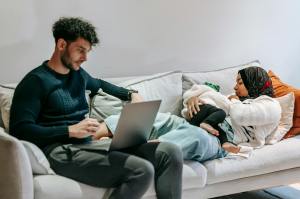 AI-Translation: Opportunity or Danger for Multilingual Families?